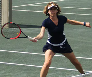 registered dietitian Lauren George playing tennis
